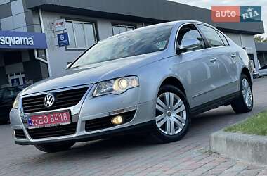 Седан Volkswagen Passat 2006 в Сарнах