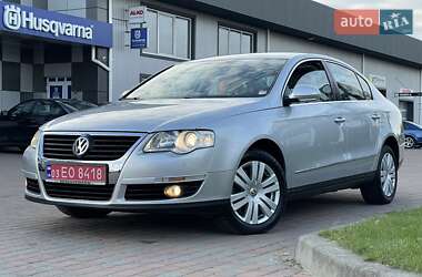 Седан Volkswagen Passat 2006 в Сарнах