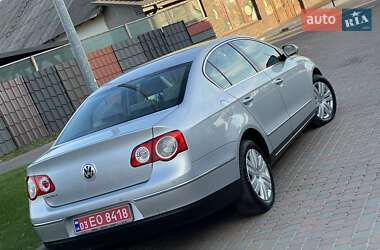 Седан Volkswagen Passat 2006 в Сарнах