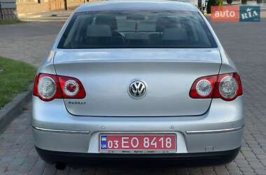 Седан Volkswagen Passat 2006 в Сарнах