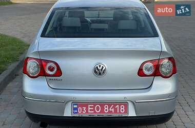 Седан Volkswagen Passat 2006 в Сарнах