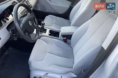 Седан Volkswagen Passat 2006 в Сарнах