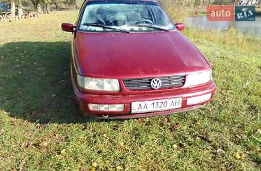 Універсал Volkswagen Passat 1994 в Вишгороді