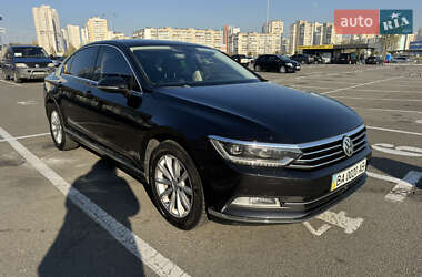 Седан Volkswagen Passat 2015 в Києві