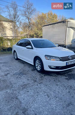 Седан Volkswagen Passat 2012 в Днепре