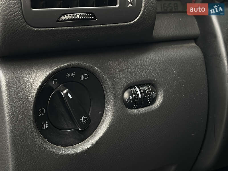 Седан Volkswagen Passat 2004 в Хмельницком