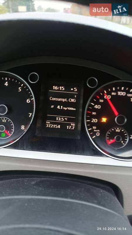 Универсал Volkswagen Passat 2010 в Стебнику