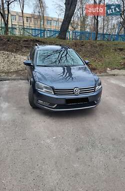 Універсал Volkswagen Passat 2011 в Тернополі