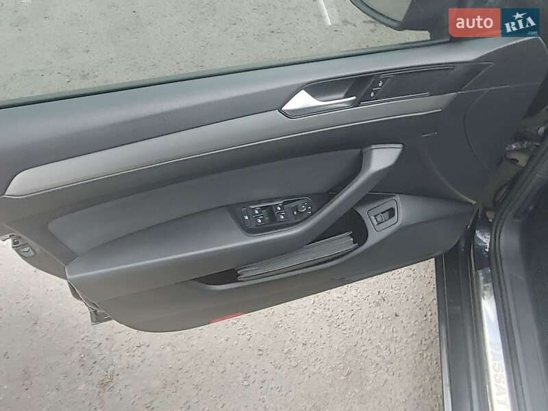 Седан Volkswagen Passat 2016 в Шептицькому