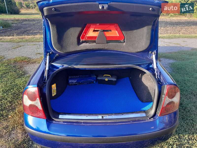 Седан Volkswagen Passat 2001 в Карлівці