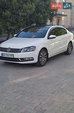 Седан Volkswagen Passat 2012 в Сараті