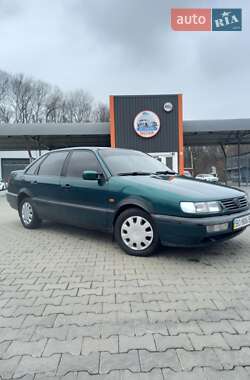 Седан Volkswagen Passat 1995 в Черновцах