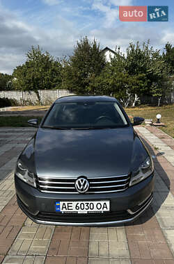 Седан Volkswagen Passat 2012 в Дніпрі