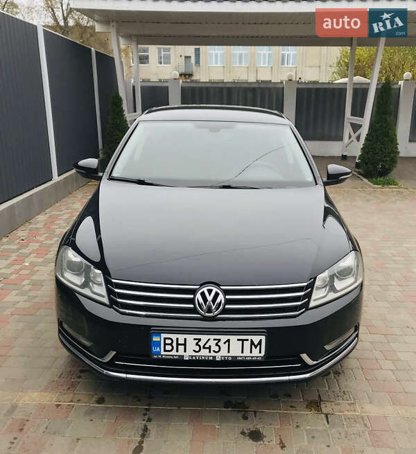 Седан Volkswagen Passat 2011 в Одессе