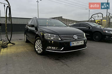 Універсал Volkswagen Passat 2011 в Києві