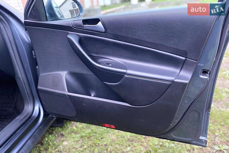 Универсал Volkswagen Passat 2009 в Дрогобыче