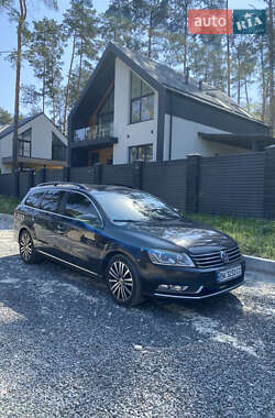 Универсал Volkswagen Passat 2012 в Ровно