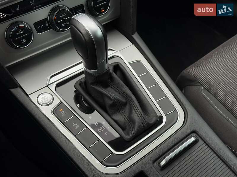 Универсал Volkswagen Passat 2018 в Киеве