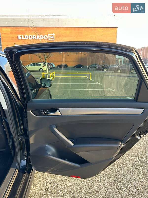 Седан Volkswagen Passat 2015 в Києві