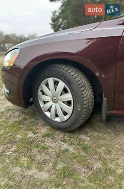 Седан Volkswagen Passat 2011 в 