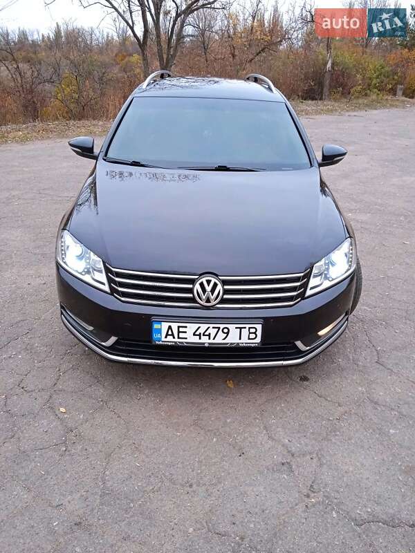 Універсал Volkswagen Passat 2012 в Дніпрі