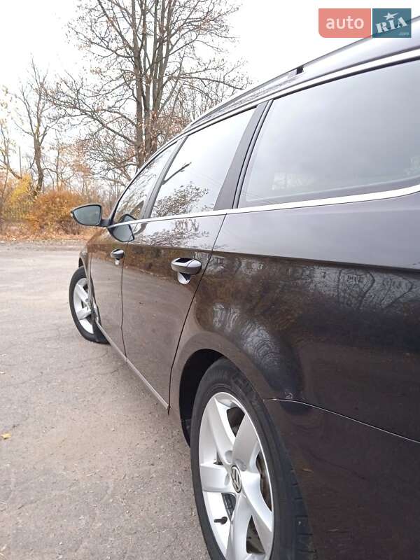 Універсал Volkswagen Passat 2012 в Дніпрі