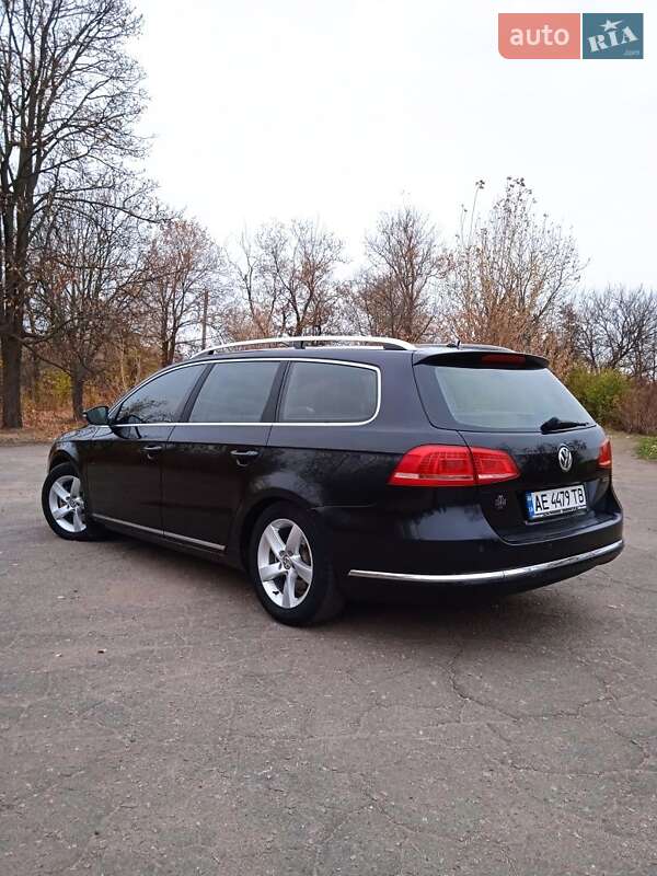 Універсал Volkswagen Passat 2012 в Дніпрі
