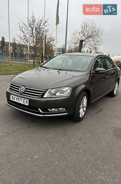 Седан Volkswagen Passat 2013 в Києві