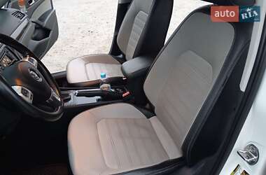 Седан Volkswagen Passat 2014 в Киеве