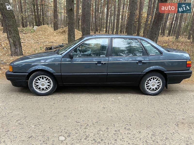 Седан Volkswagen Passat 1989 в Вишгороді