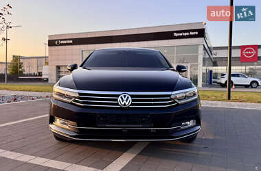 Седан Volkswagen Passat 2015 в Мукачевому