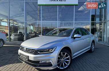 Универсал Volkswagen Passat 2018 в Киеве