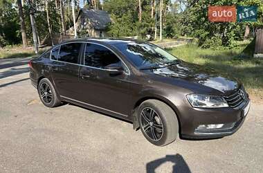 Седан Volkswagen Passat 2012 в Києві