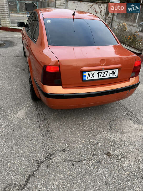 Седан Volkswagen Passat 1997 в Харькове