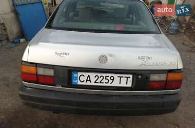 Седан Volkswagen Passat 1988 в Умані