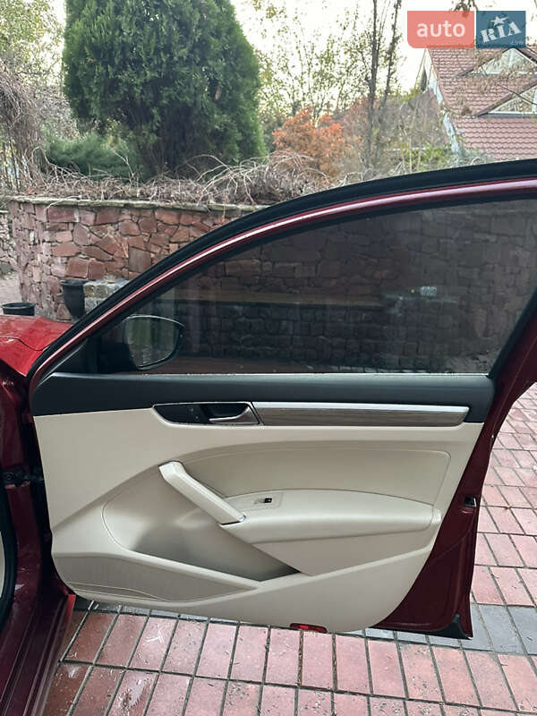 Седан Volkswagen Passat 2018 в Києві