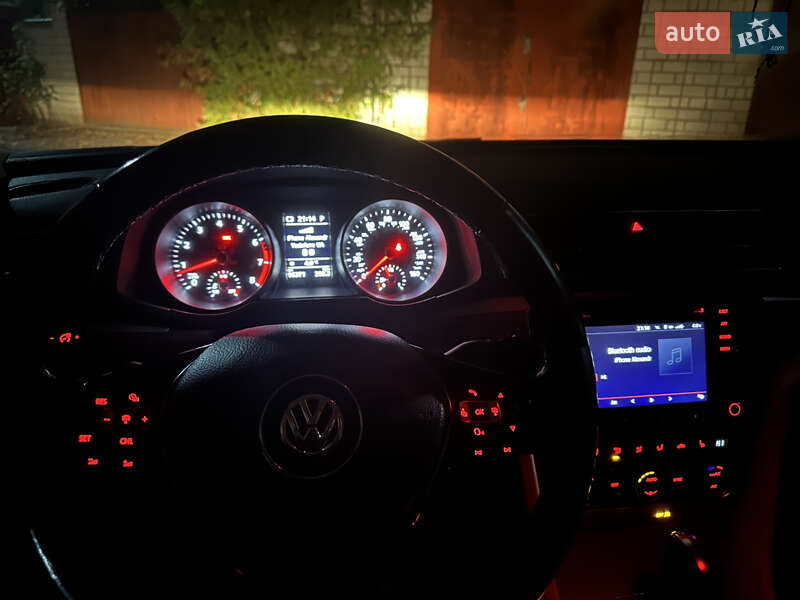 Седан Volkswagen Passat 2018 в Києві