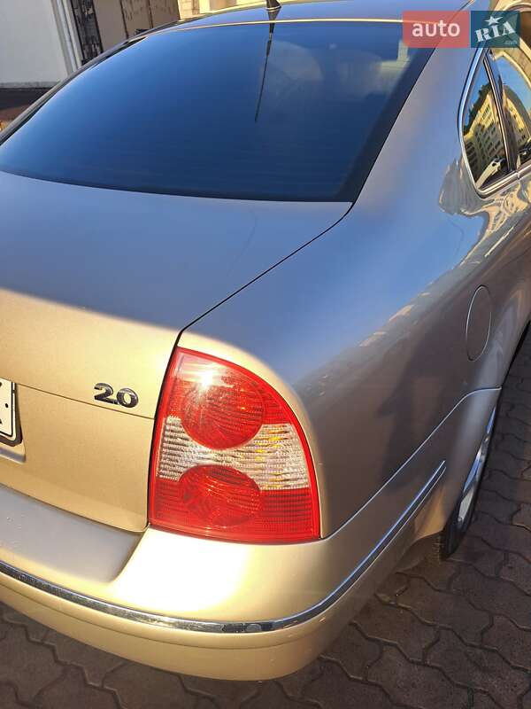 Седан Volkswagen Passat 2005 в Стрые