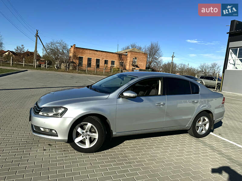 Седан Volkswagen Passat 2011 в Бершаді
