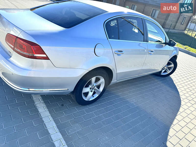 Седан Volkswagen Passat 2011 в Бершаді