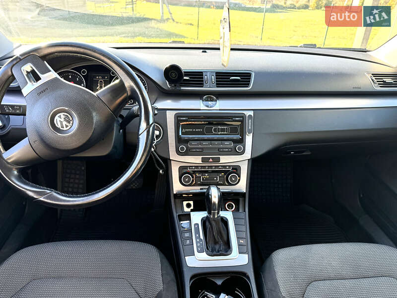 Седан Volkswagen Passat 2011 в Бершаді