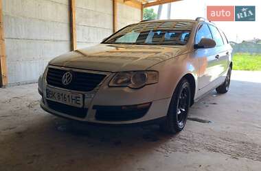 Универсал Volkswagen Passat 2006 в Дубровице