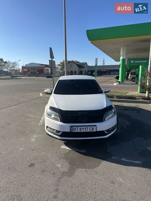 Седан Volkswagen Passat 2011 в Херсоні