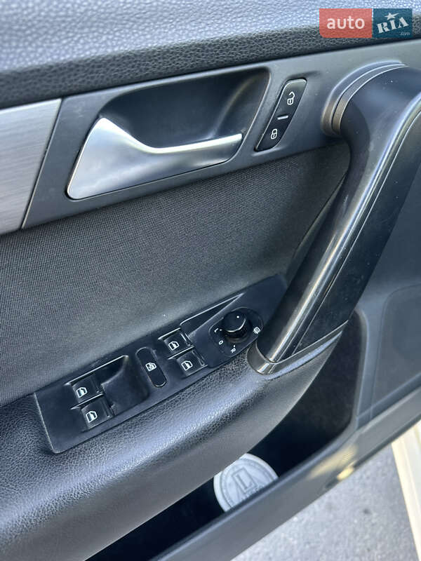 Седан Volkswagen Passat 2011 в Херсоні