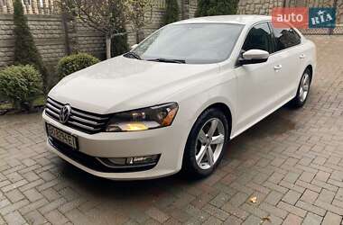 Седан Volkswagen Passat 2015 в Ивано-Франковске