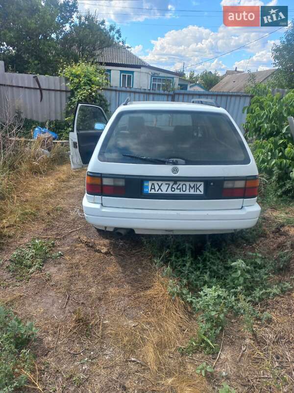 Универсал Volkswagen Passat 1990 в Змиеве