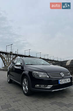 Універсал Volkswagen Passat 2012 в Дніпрі