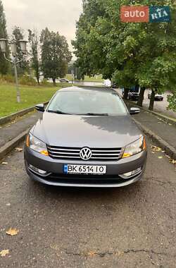 Седан Volkswagen Passat 2015 в Рівному