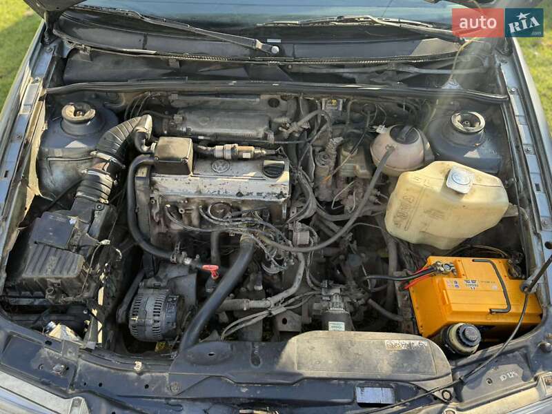 Седан Volkswagen Passat 1994 в Городенці