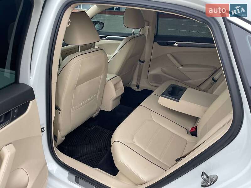 Седан Volkswagen Passat 2017 в Ромнах